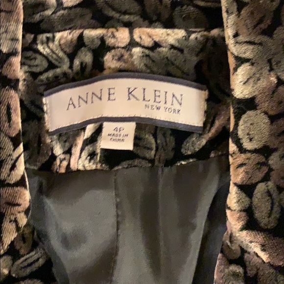 Black velvet tuxedo style jacket by Anne Klein 4p - Picture 4 of 13